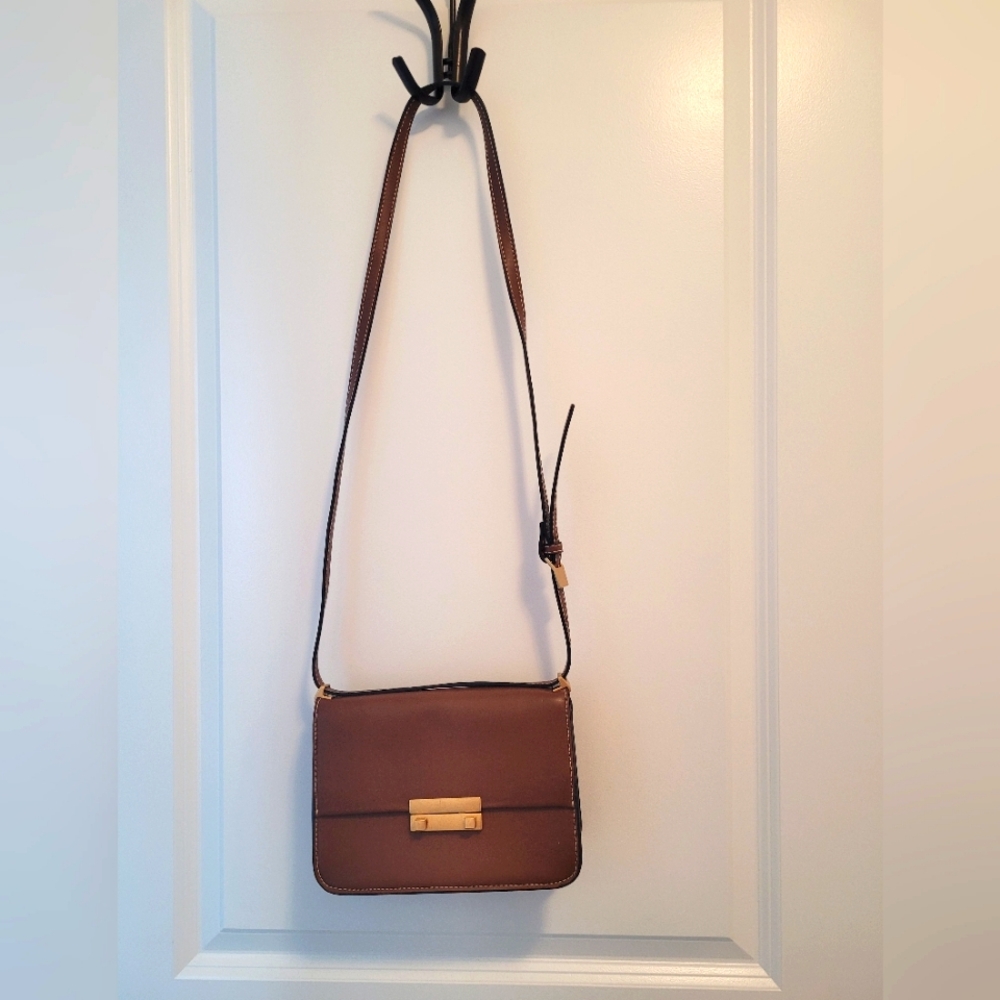 Elegant Brown Crossbody Bag